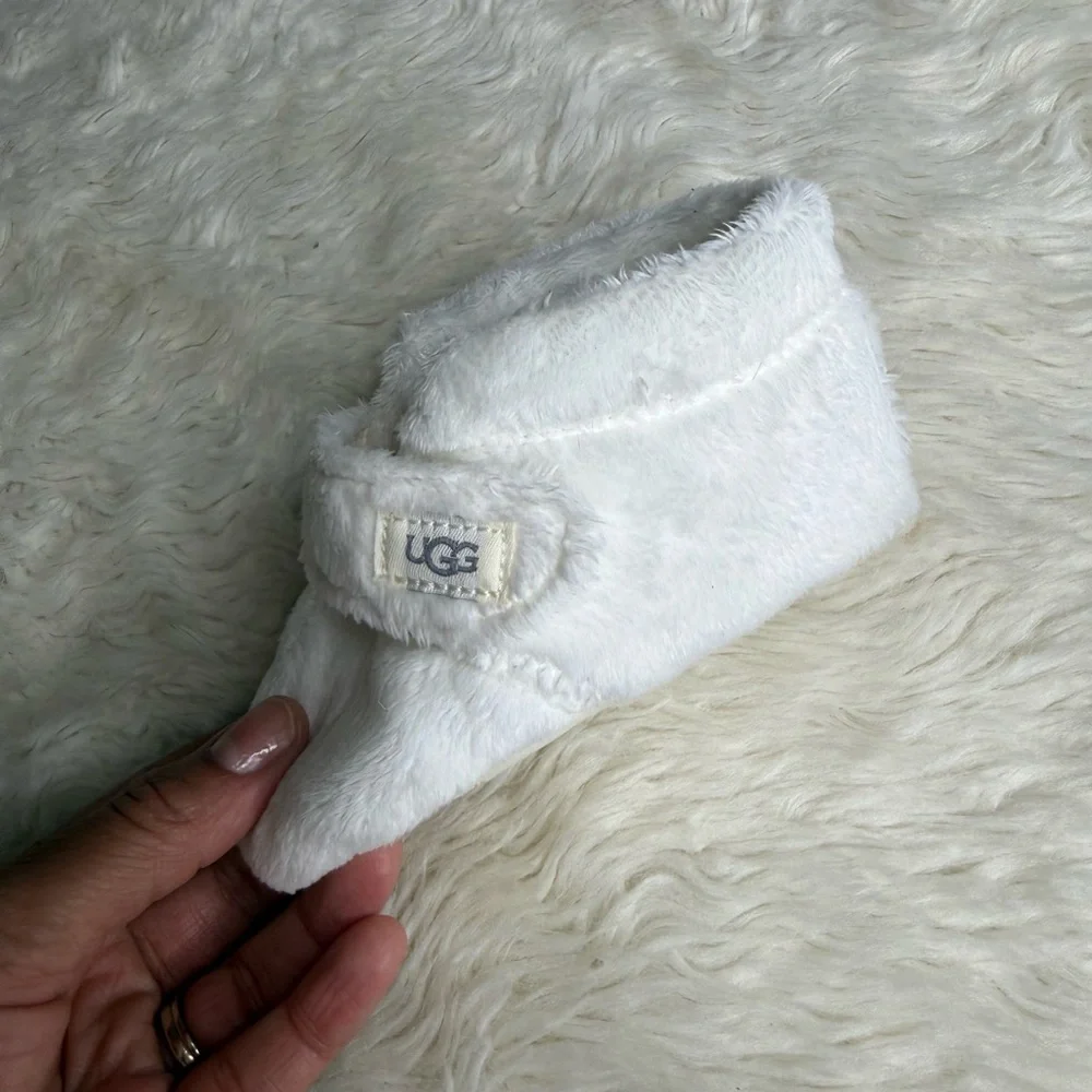 UGG Baby Bixbee Bootie Vanilla White Baby Walker Shoes Size 4 / 5